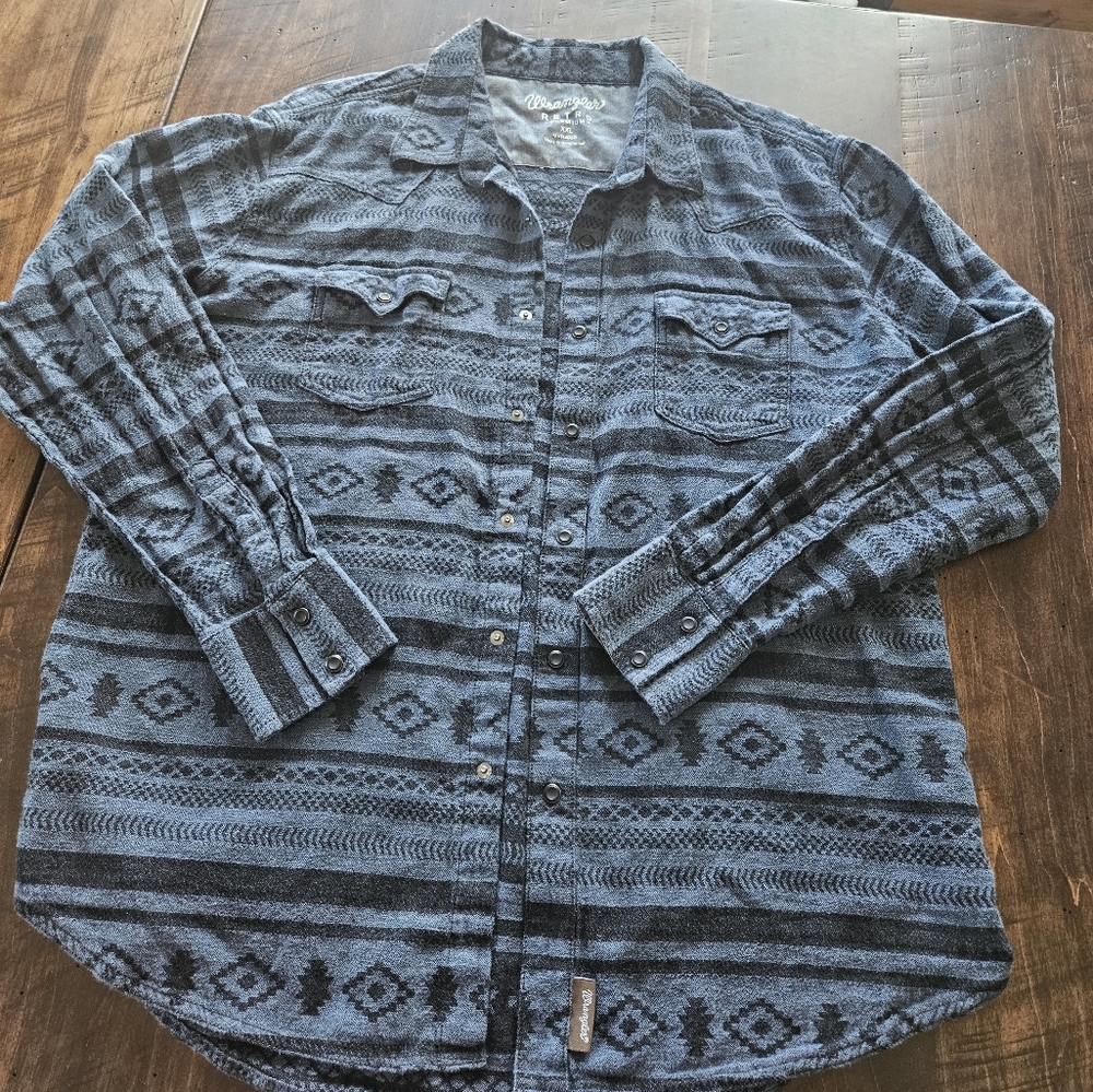 Mens Wrangler button up shirt